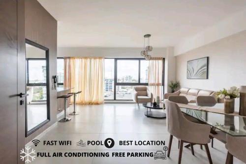 Encantador Apto en Torre de Lujo, Piscina, AC & Parking