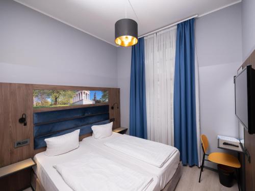 Postel nebo postele na pokoji v ubytování Smart Stay Hotel Station