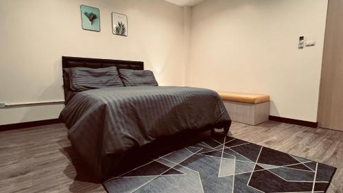 a bedroom with a bed in a room at Modern House near Don Muang Airport, near SRT Rangsit & Future Park Rangsit in Ban Talat Rangsit