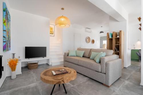 Villa Achilleos, Avlia Hill, Naxos, by NaxosVibe