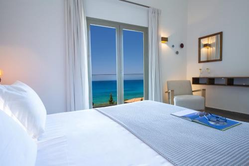 Ένα ή περισσότερα κρεβάτια σε δωμάτιο στο Ionian White Villa