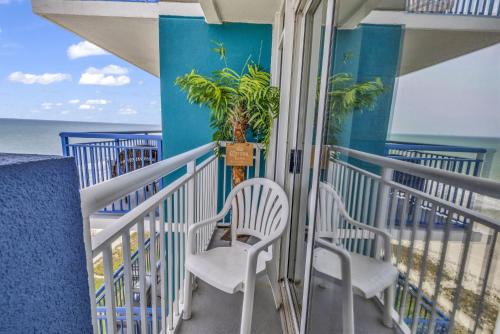 Balkoni atau teres di Atlantica Oceanfront Condos