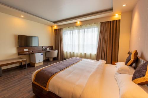 Télévision ou salle de divertissement dans l'établissement Gorakha Hotel