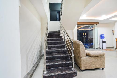 Χώρος καθιστικού στο FabHotel Seri- Nr KIMS Hospital, Gachibowli