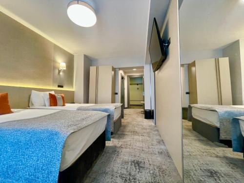 Postel nebo postele na pokoji v ubytování Hotel Univers
