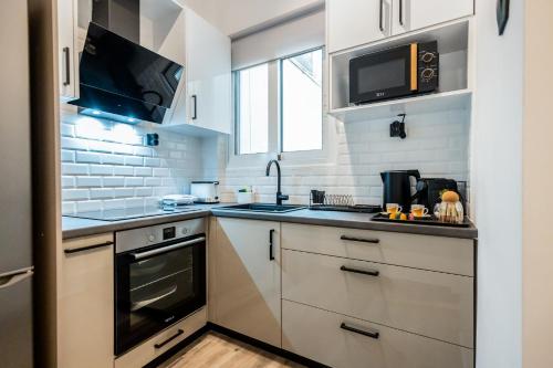 CHARĀ Apartment in Plaka, Under The Acropolis