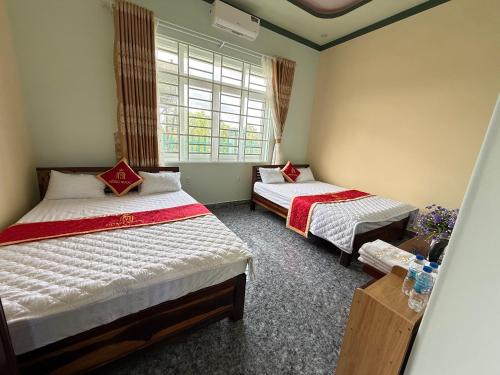 Postel nebo postele na pokoji v ubytování Hồng Ngọc 2 Hotel Tà Đùng