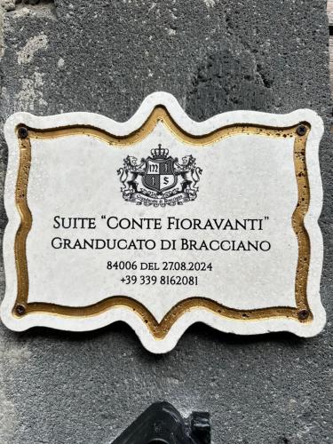 Sijil, anugerah, tanda atau dokumen lain yang dipamerkan di suite Conte Fioravanti