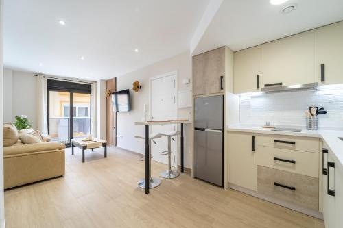 an open kitchen and living room in a apartment at Gala Holidays City Center and Beach in Fuengirola