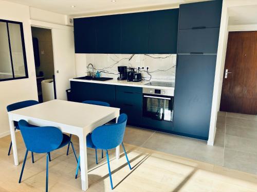 Photo de la galerie de l'établissement Magnifique appartement Bandol Hypercentre, à Bandol