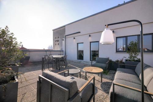 Noir Penthouse Terrace by Irundo