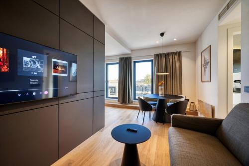 Noir Penthouse Terrace by Irundo