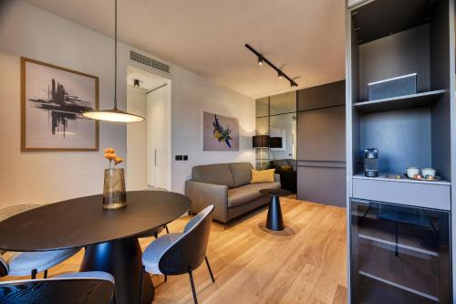 Noir Penthouse Terrace by Irundo
