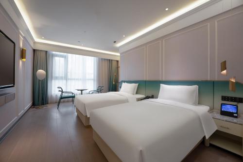 En eller flere senge i et værelse på Royalton Hotel Beijing Olympic Sports Center Bird's Nest