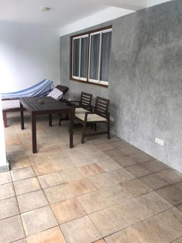 a room with a table and chairs and a bench at Hotel Paradiso, in Unawatuna