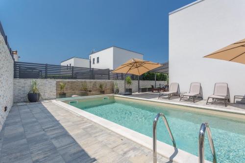 Apartment BARBARA with private pool