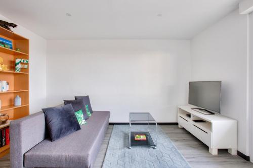 Lovely 2 BR Flat with balcony near the city centre