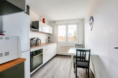 Lovely 2 BR Flat with balcony near the city centre