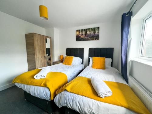 Una cama o camas en una habitación de Starview Apartment - Hawthorne