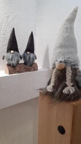 two figurines of cats wearing witch hats on a shelf at Zaciszny Zakątek Zawoja in Zawoja