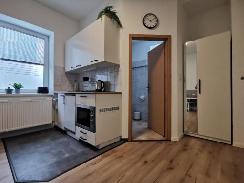 Η κουζίνα ή μικρή κουζίνα στο Ganzes Appartement Nähe Zentrum