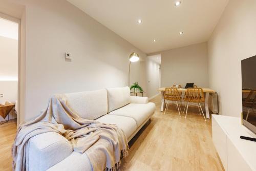 Televisyen dan/atau pusat hiburan di Bravissimo Apartaments Mora 4