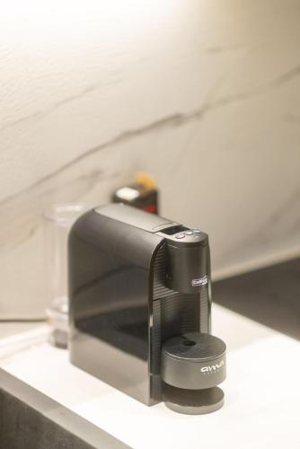 a black toaster sitting on top of a counter at Vila 66 in Korçë