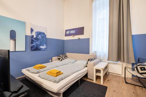 Posteľ alebo postele v izbe v ubytovaní Cosy Studio In Central Party District W41 Blue