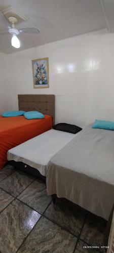 Katil atau katil-katil dalam bilik di Guest House Renascer K&W