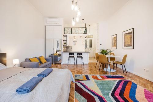 Your charming home at Parliament