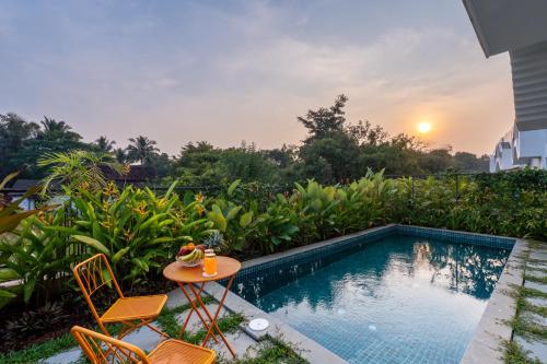 Kolam renang di atau dekat dengan La Zorita, Luxurious 3 BHK with Private Pool, 10 mins from Anjuna Beach, Kitchen, Security, Terrace, Patio & Wifi