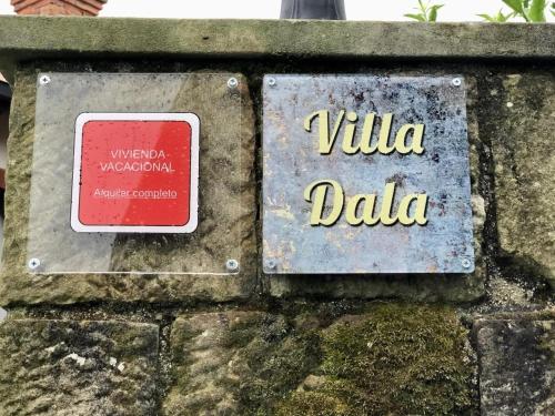 Sijil, anugerah, tanda atau dokumen lain yang dipamerkan di Villa Dala