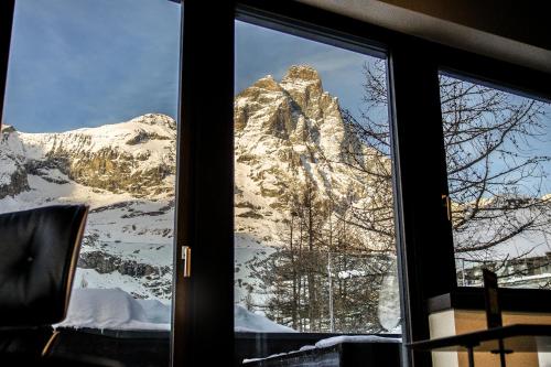 Nespecifikovaný výhled na hory nebo výhled na hory při pohledu z hotelu