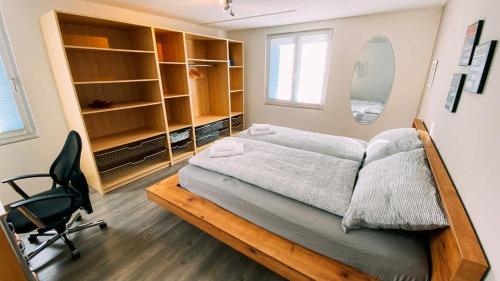 Una cama o camas en una habitación de Swiss House with Mountain Views
