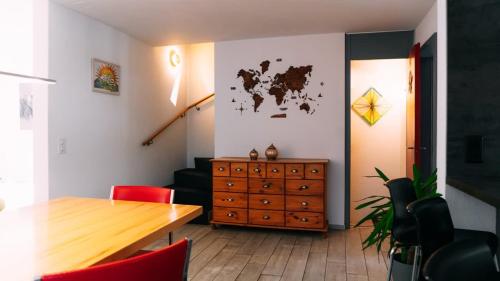 Un lugar para sentarse en Swiss House with Mountain Views