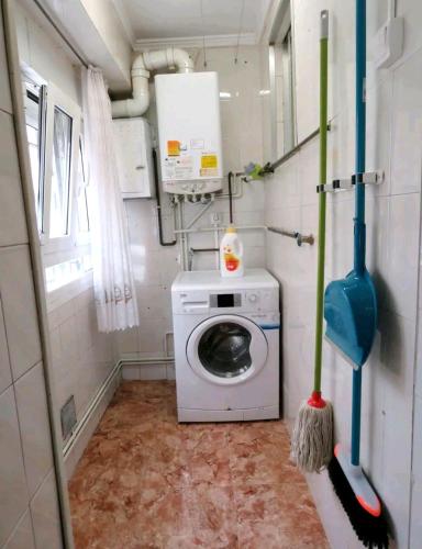 BILBAO, 3 hab, 5 camas, Wifi, Metro, aparcamiento gratis,