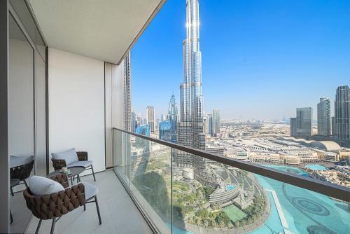 Bazén v ubytování 2BR Grande Downtown, Burj Khalifa View nebo v jeho okolí