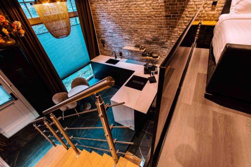 an overhead view of a room with a bed and a table at City Spa Nijmegen in Nijmegen