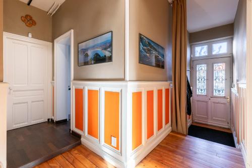 Photo de la galerie de l'établissement SUPERBE MAISON FAMILIALE AVEC JARDIN AU COEUR DE BIARRITZ, à Biarritz