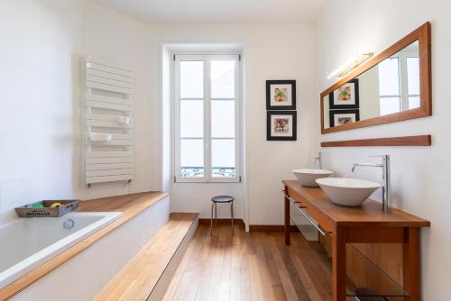 SUPERBE MAISON FAMILIALE AVEC JARDIN AU COEUR DE BIARRITZ photo 3