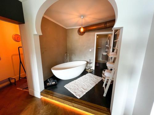 a bathroom with a large white tub in a room at Cozy Apartment with Stunning Lakeview in Brienz