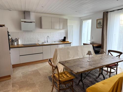 Nhà bếp/bếp nhỏ tại L'Olivette,Garage, Jardin, Proche centre-ville