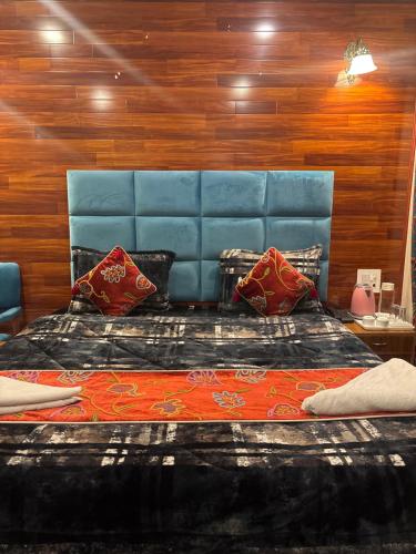 Katil atau katil-katil dalam bilik di Hotel Grand Nishat