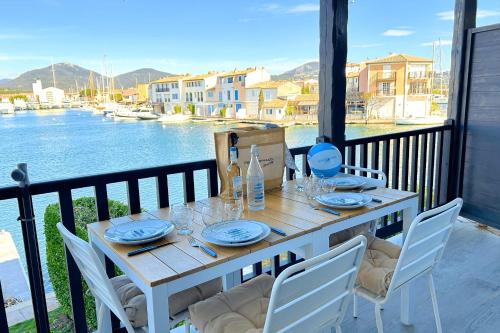 3-room apartment renovated in Port Grimaud South - AC - Mooring