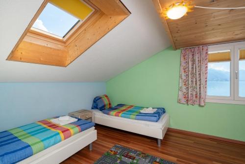 a bedroom with two beds and a window at Charming Apartment-Prime Location in Brienz