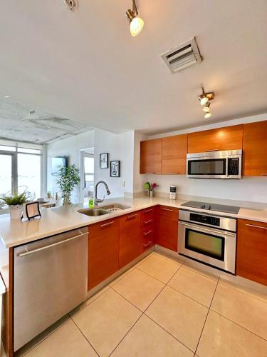 Stylish and Spacious Condo Prefect to Enjoy Miami! photo 17