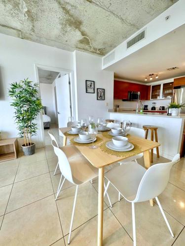 Stylish and Spacious Condo Prefect to Enjoy Miami! photo 6