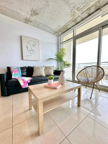 Stylish and Spacious Condo Prefect to Enjoy Miami! photo 3