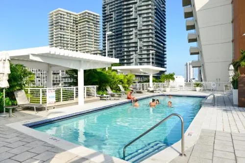 Stylish and Spacious Condo Prefect to Enjoy Miami! photo 1