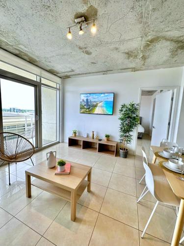 Stylish and Spacious Condo Prefect to Enjoy Miami! photo 12